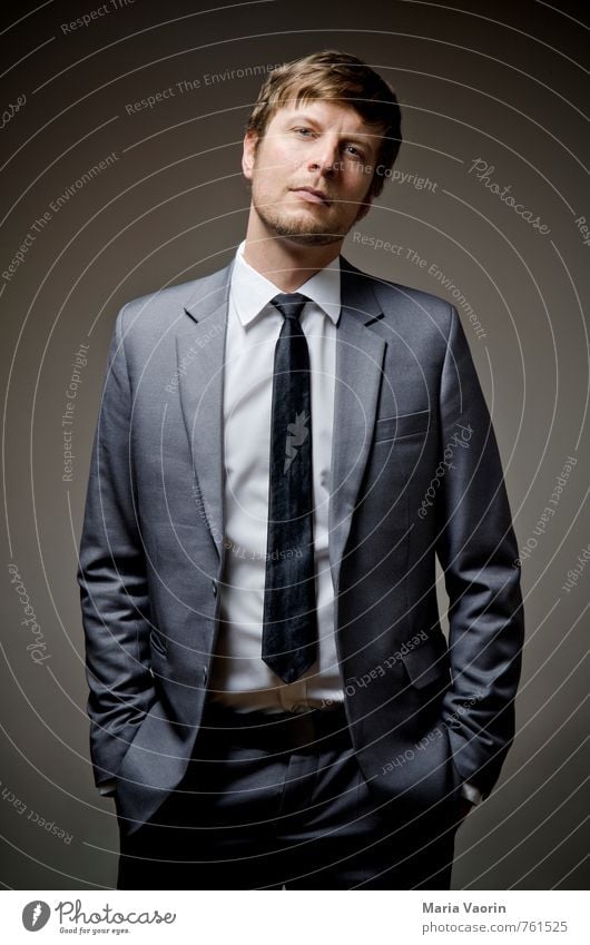 Dresscode elegant Stil Büro Business Karriere Erfolg Mensch maskulin Mann Erwachsene 1 30-45 Jahre Hemd Anzug Krawatte kurzhaarig Dreitagebart Coolness