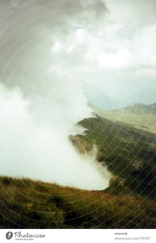 am kamm entlang Schweiz Gipfel Wolken Sommer analog Lomografie Berge u. Gebirge Nebel frei Kamm oben