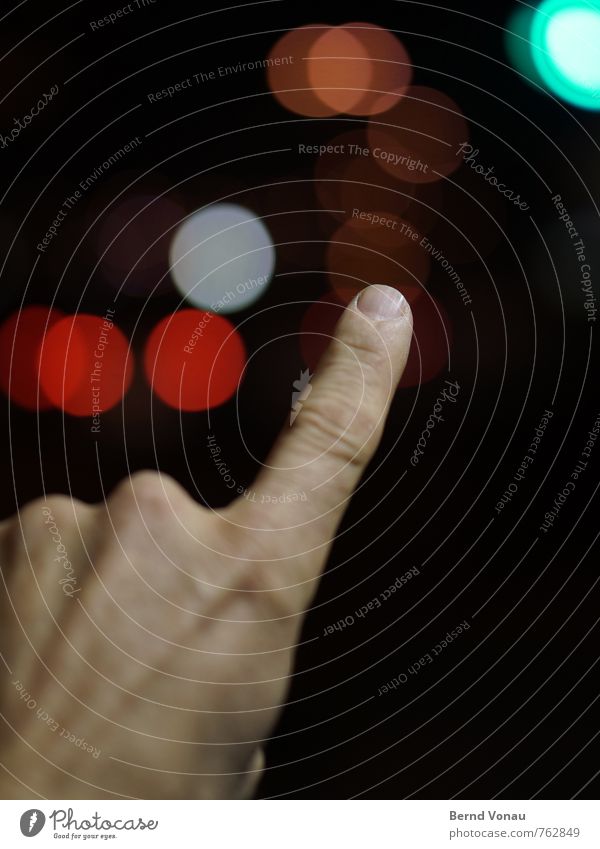 CITY-GUI-DE maskulin Mann Erwachsene Finger 1 Mensch 30-45 Jahre blau orange rot schwarz zeigen Zeigefinger Ring kreisrund Knöpfe Touchpad Computer-Nutzer Sehne