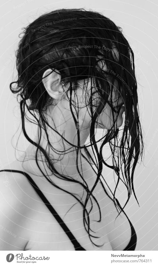 Mrs. Davy Jones Mensch feminin Frau Erwachsene Kopf Haare & Frisuren 1 18-30 Jahre Jugendliche Unterwäsche schwarzhaarig langhaarig Blick stehen ästhetisch nass