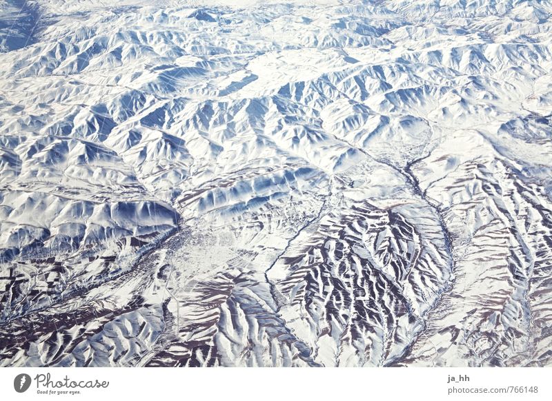 Gletscher von oben Natur Landschaft Erde Winter Schnee Felsen Berge u. Gebirge Schneebedeckte Gipfel Erholung wandern Iran Luftaufnahme Vogelperspektive