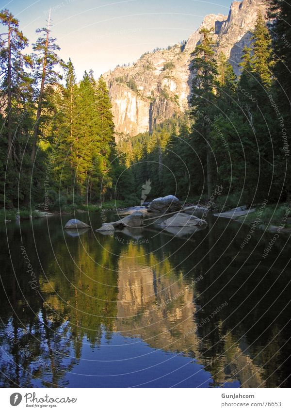 Im Spiegel der Natur ruhig Bach Yosemite NP Zufriedenheit Nationalpark Spiegelbild Idylle Abend Reflexion & Spiegelung