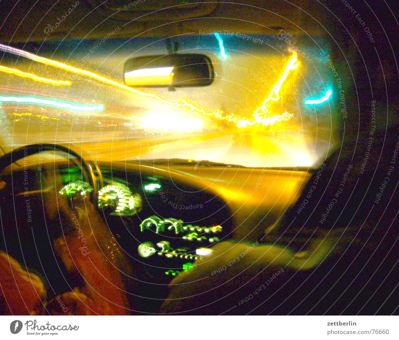 Nachtfahrt Licht blenden - ein lizenzfreies Stock Foto von Photocase