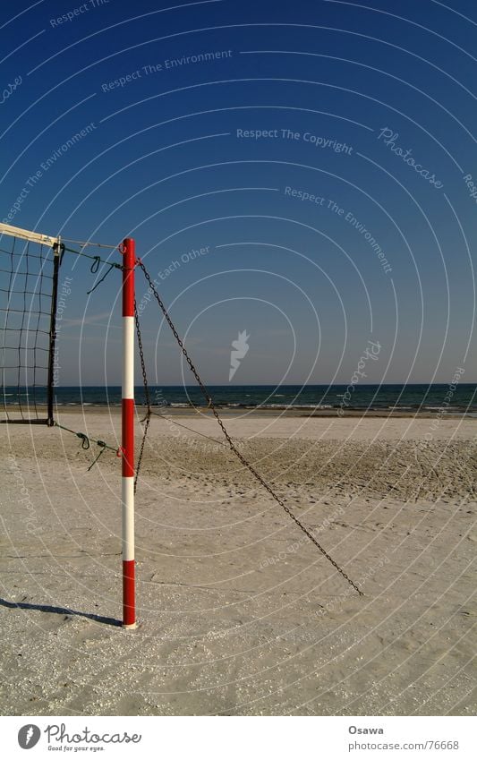 Echo des Sommers 1 Sommerferien Badeurlaub Volleyball Volleyballnetz Volleyballfeld See Strand Meer rot gestreift himmelblau Ferien & Urlaub & Reisen Sport