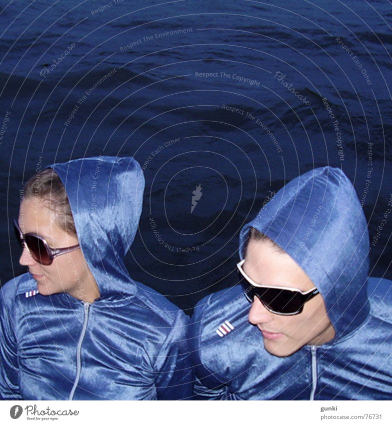 Gehörnzellen Diskjockey Zwilling glänzend Wasser blau sonenbrille tief