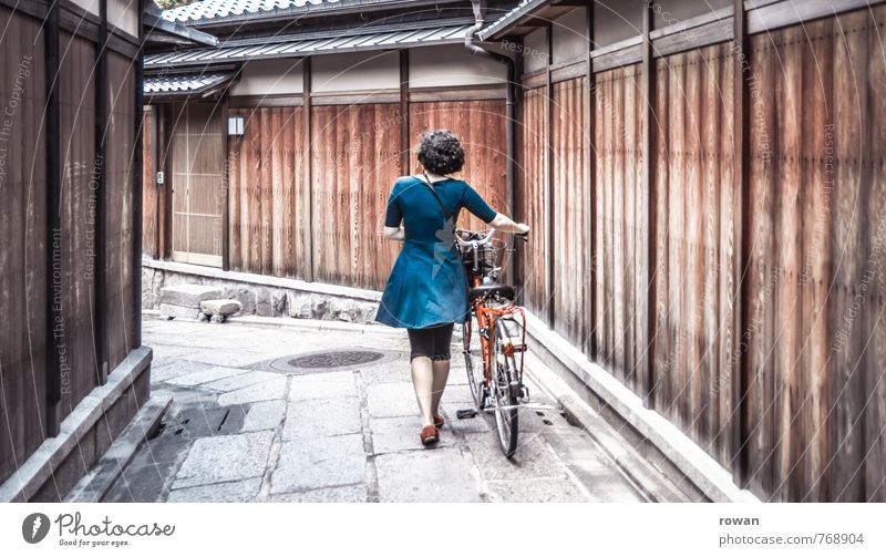 Nackt Kyoto in frauen junge Schöne nackte