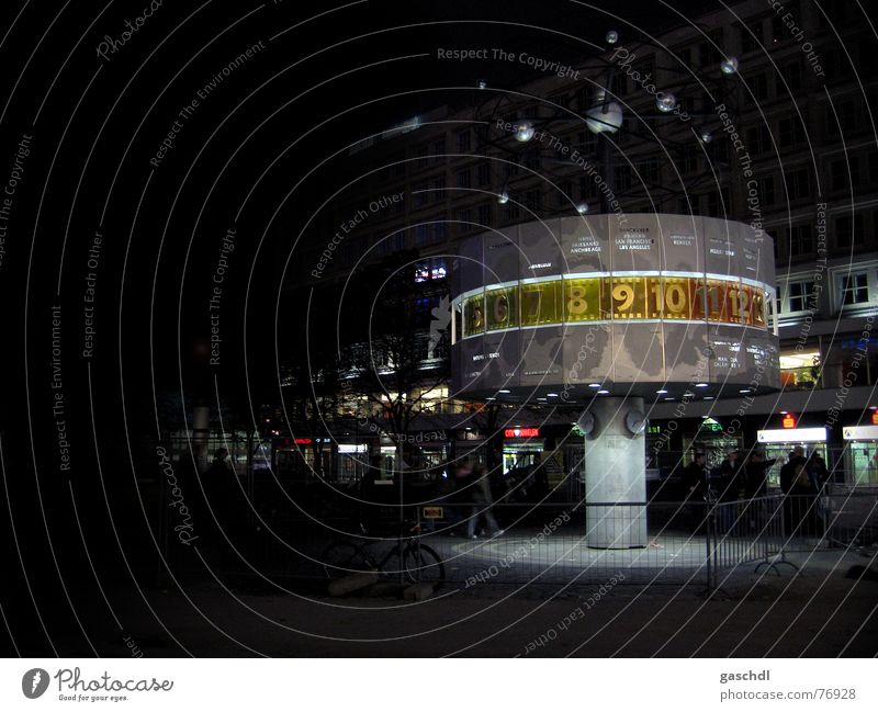 Weltuhr bei Nacht Alexanderplatz Ziffern & Zahlen alex weltuhr weltzeit Lampe Berlin hauptsadt