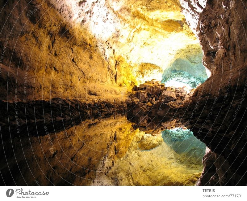 Schlucht oder See ? Lava Höhle Tropfsteinhöhle Lanzarote Ferien & Urlaub & Reisen Vulkan lawa canaria holiday vacaution Stein