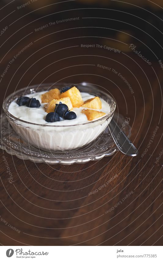 fruchtquark Lebensmittel Joghurt Milcherzeugnisse Frucht Dessert Ernährung Frühstück Bioprodukte Vegetarische Ernährung Teller Schalen & Schüsseln Löffel frisch
