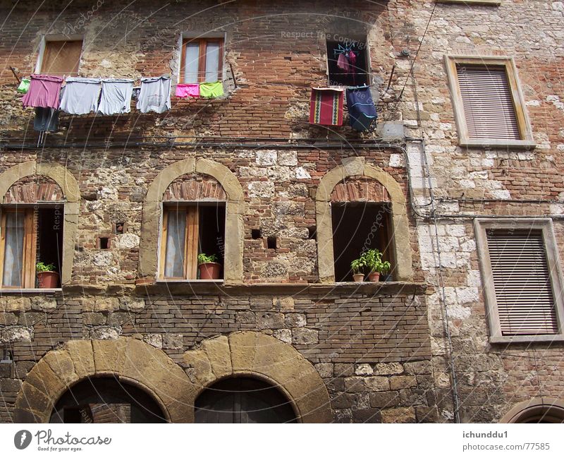 Toscana-Flair Toskana Fassade Haus Fenster mediterran Lebensfreude südländisch Außenaufnahme Mittelalter