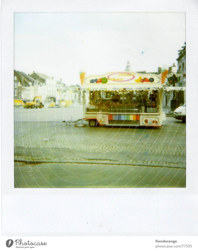 one fun fair Jahrmarkt Süßwaren Lust retro Polaroid stehen dult sweets Straße street Appetit & Hunger Himmel