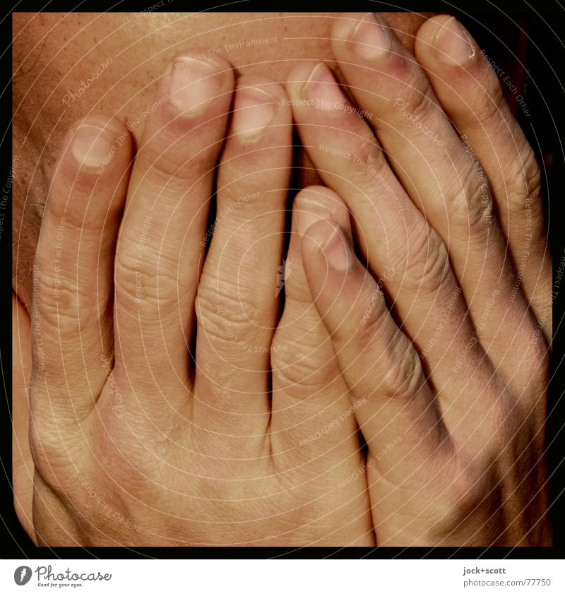 sensorischer Rezeptor maskulin Hand Finger 1 Mensch Traurigkeit Schutz demütig Einsamkeit Erschöpfung Angst Verzweiflung verstört Identität resignieren