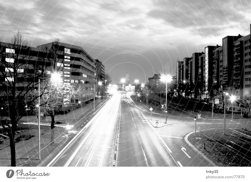 *ON_THE_ROAD* Licht Stadt Verkehr Hochhaus Wolken Lampe Stadtrand Straße Wege & Pfade Himmel Beleuchtung traffic