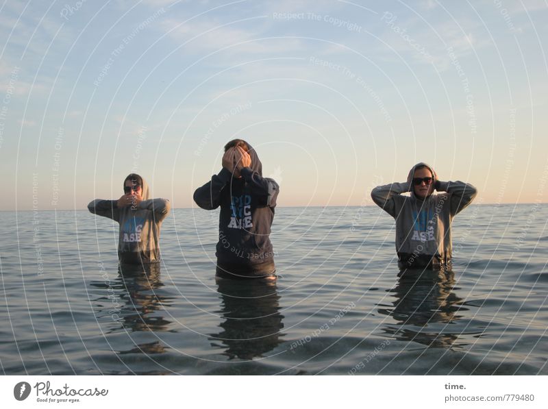 Gruppenfeeling | monkey spirit* Mensch feminin 3 Umwelt Wasser Schönes Wetter Wellen Küste Meer Mittelmeer T-Shirt Sonnenbrille Schwimmen & Baden stehen
