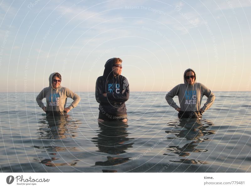 Die vom Küstenschutz feminin 3 Mensch Umwelt Wasser Wellen Meer Mittelmeer T-Shirt Sonnenbrille Schwimmen & Baden stehen Abenteuer Freizeit & Hobby Freude
