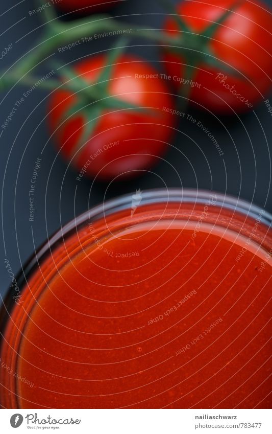 Tomatensaft Gemüse Bioprodukte Vegetarische Ernährung Diät Getränk Saft frisch Gesundheit lecker saftig schön rot schwarz Durst Gesundheitswesen glas salz