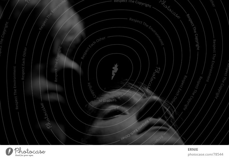 Schattenkinder Samstag Tom Tom Porträt Alkoholisiert dunkel schwarz grau Nacht Selbstportrait trist Mann alkohol =d jo hell Haare & Frisuren Kopf Nase Gesicht