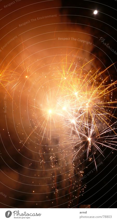 feuerwerk Silvester u. Neujahr Jubiläum Eröffnung Bamberg Feuerwerk Leuchtrakete Höhepunkt Jahrestag Dunst Rauchzeichen Licht Kerze Nacht Abend glänzend Party