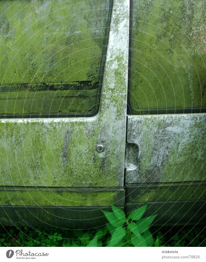 Zeichen der Zeit Karosserie Schlüsselloch Autotür grau grün Fenster Griff Schrott Reinigen außer Betrieb Vergänglichkeit verfallen Verkehr zeichen der zeit
