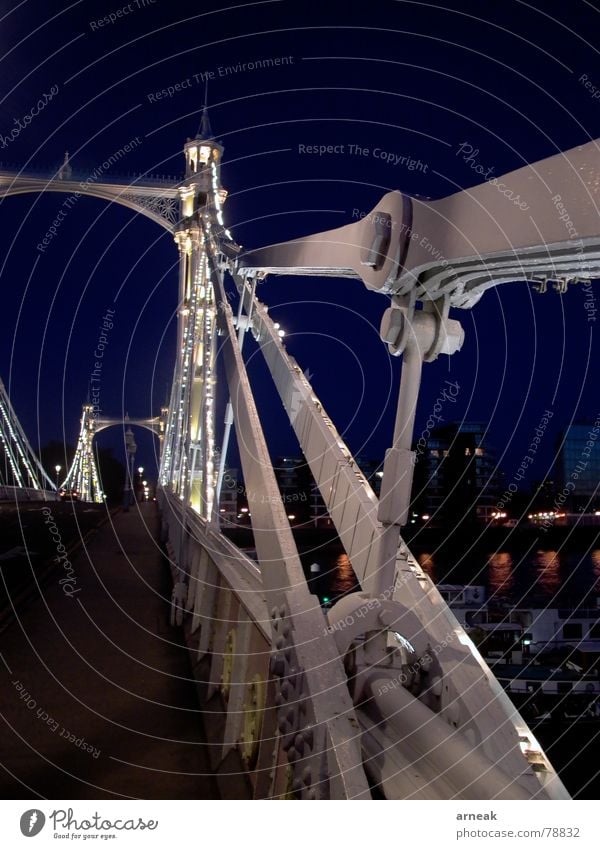 London - Brücke bei Nacht Stadt Verkehr Langzeitbelichtung Außenaufnahme Licht dark night Architektur