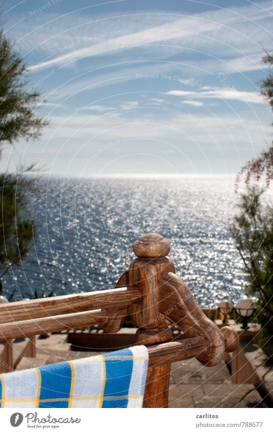 Waschtag Umwelt Natur Urelemente Luft Wasser Himmel Sommer Wärme Sträucher Küste Meer Insel ästhetisch blau weiß Mittelmeer mediterran Mallorca Handtuch