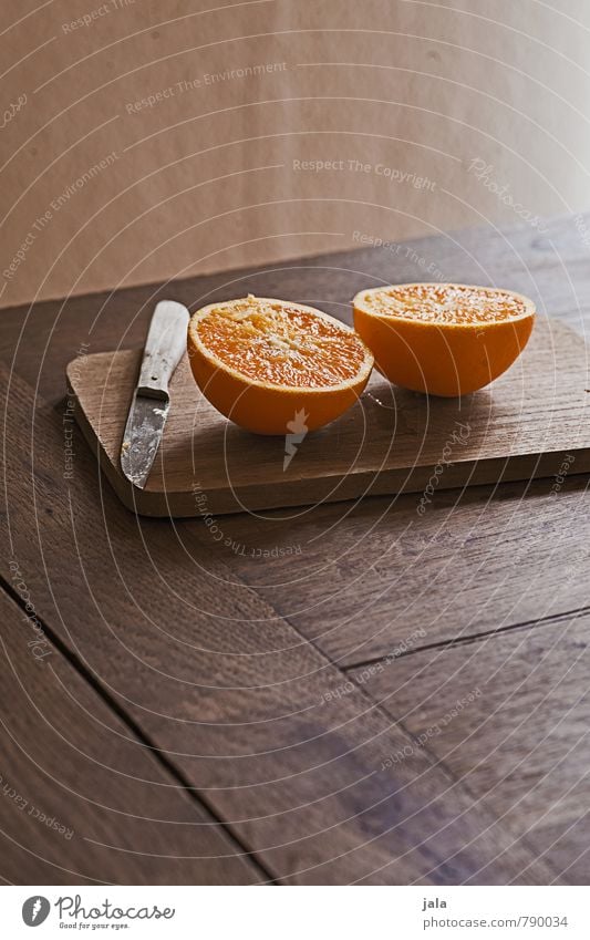 orange Lebensmittel Frucht Orange Orangenhälften Ernährung Picknick Bioprodukte Vegetarische Ernährung Diät Messer Schneidebrett Gesunde Ernährung frisch