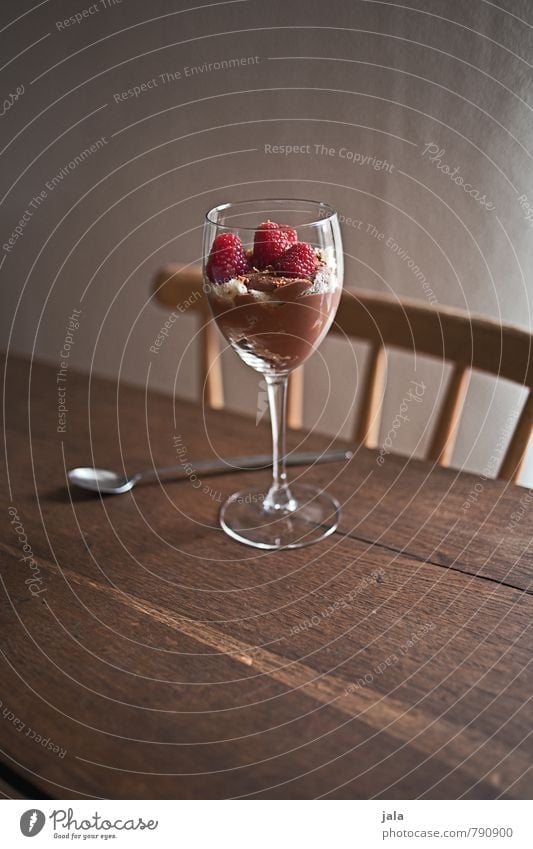 nachtisch Lebensmittel Milcherzeugnisse Frucht Ernährung Glas lecker süß Dessert Farbfoto Innenaufnahme Menschenleer Textfreiraum oben Tag