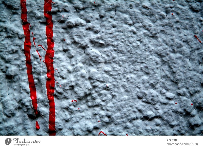 Tatort Wand Anstrich Lebewesen gefährlich Angst Panik häuserwand kunstblut Farbe Strukturen & Formen Blut massaker Schnee gemetzel