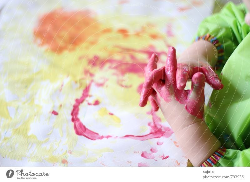 kleckserei - pinke hände Mensch androgyn Kind Kleinkind Hand Finger 1 1-3 Jahre Kunst Künstler Maler ästhetisch mehrfarbig gelb grün orange rosa Freude malen