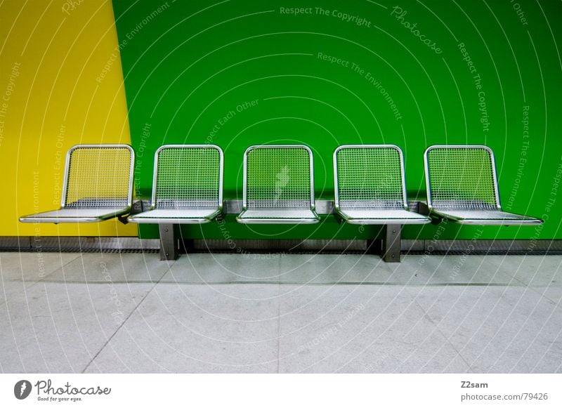 underground seats II grün Stuhl U-Bahn gelb abstrakt Möbel nebeneinander Stil 5 London Underground modern in einer linie Sitzgelegenheit Bank Farbe mehrfarbig