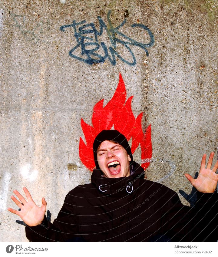 Pumuckl die Zweite Mann Wand Mauer Symbole & Metaphern schreien anzünden Hand rot Porträt Kopfschmerzen Junger Mann zündeln Brand Angst Panik gefährlich