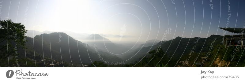 Nebeldunst Taiwan Hochebene Reisfeld Panorama (Aussicht) Schleier Licht Nebelschleier Berge u. Gebirge Asien verschleierung Tal mountain Himmel waldiges tal