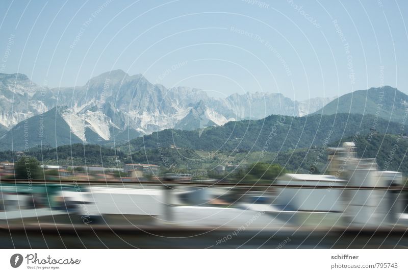 900 | Karacho Carrara Umwelt Landschaft Himmel Wolkenloser Himmel Klimawandel Schönes Wetter Pflanze Wald Felsen Alpen Berge u. Gebirge Geschwindigkeit Stadt