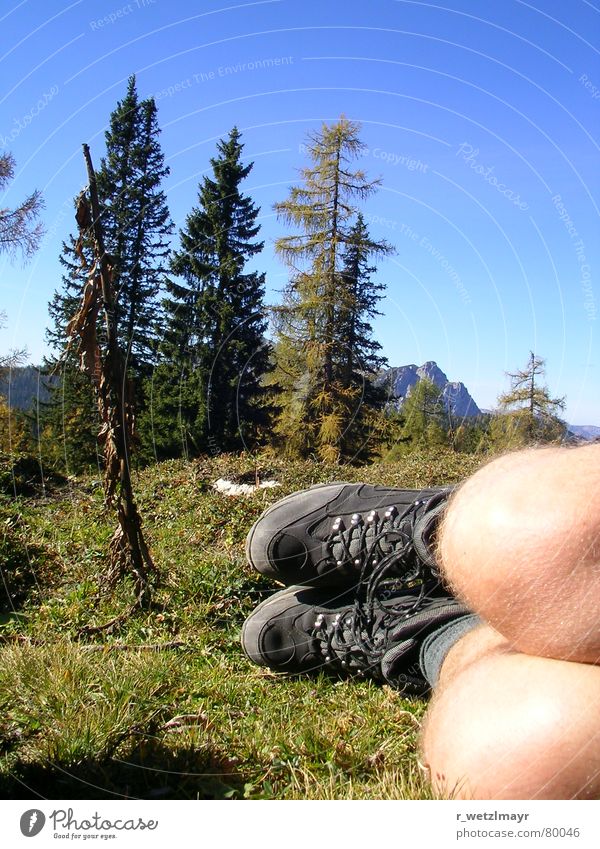 Wandern und Bergsteigen: These boots... Farbfoto Außenaufnahme Textfreiraum oben Tag Froschperspektive Freizeit & Hobby Ferien & Urlaub & Reisen Tourismus