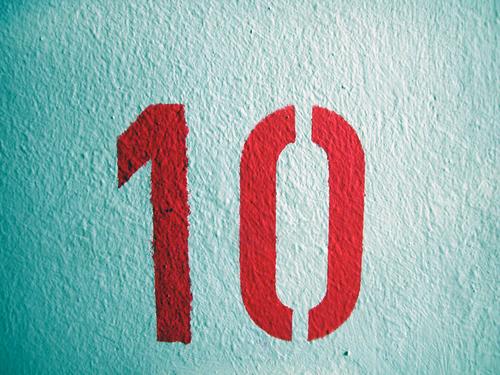 "10" rot grün Ziffern & Zahlen Stock Etage Hochhaus Makroaufnahme Nahaufnahme Farbe kaz