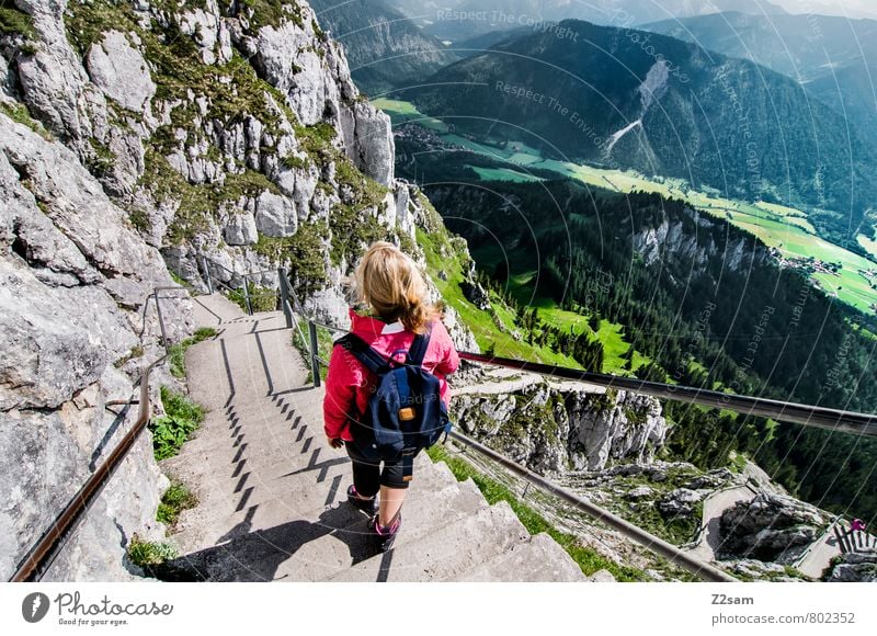 Abstieg II Ferien & Urlaub & Reisen Tourismus Ausflug Sommerurlaub Berge u. Gebirge wandern feminin Junge Frau Jugendliche 18-30 Jahre Erwachsene Landschaft