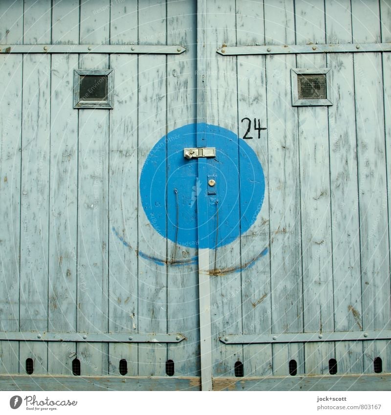Happy im Quadrat Straßenkunst Sechziger Jahre Garagentor Schloss Holz Ziffern & Zahlen Kreis Lächeln Fröhlichkeit positiv blau Kratzspur Illusion Smiley Comic