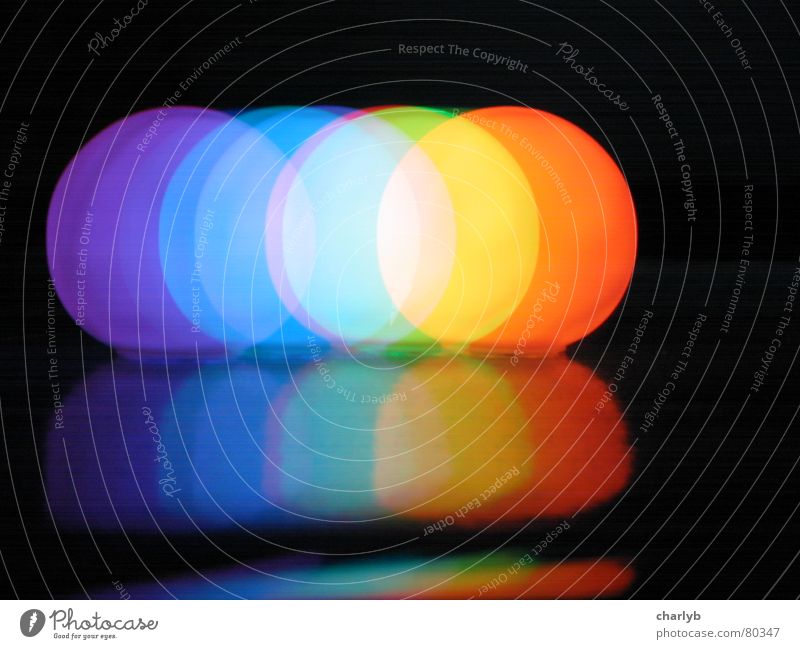Lichter Regenbogen Langzeitbelichtung rund schwarz farbmischung Farbe Kugel