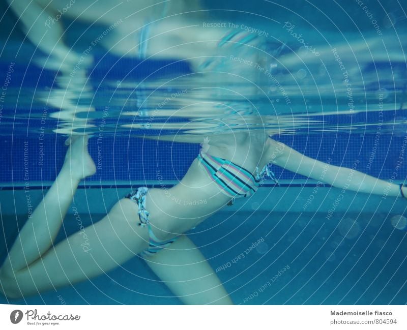 Unterwasserballett elegant Wassersport Schwimmen & Baden Schwimmbad feminin Junge Frau Jugendliche Körper 1 Mensch 18-30 Jahre Erwachsene Bikini Bewegung