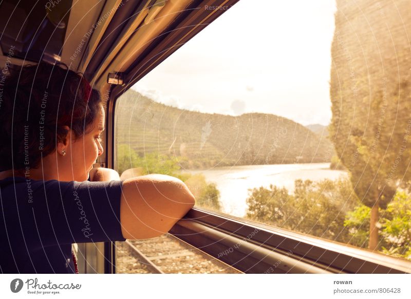 reisen Ferien & Urlaub & Reisen Tourismus Ausflug Abenteuer Ferne Freiheit Mensch feminin Junge Frau Jugendliche Erwachsene 1 Schienenverkehr Bahnfahren
