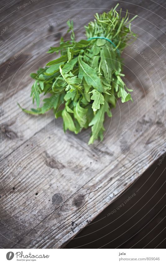 rucola Lebensmittel Salat Salatbeilage Rucola Ernährung Bioprodukte Vegetarische Ernährung Gesunde Ernährung frisch Gesundheit lecker natürlich Holztisch