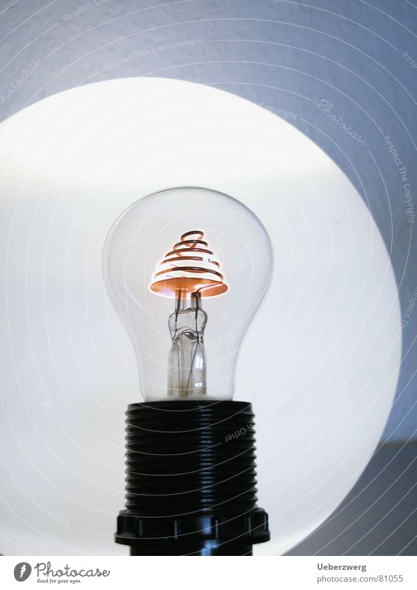 Glimmwendelbirne glühend sichtbar technisch anschaulich Glühbirne außergewöhnlich Wendeltreppe strahlend Wohnung Licht Lampe Elektrizität rein Stillleben