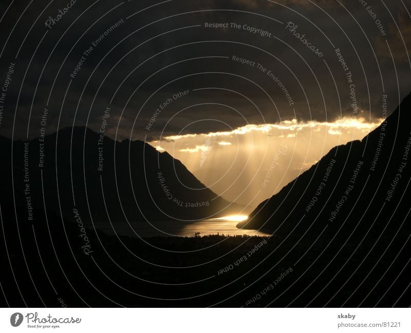 Die Erleuchtung Kanton Schwyz See Gegend Sonnenuntergang Schweiz Brunnen Erkenntnis Wolken Himmel Abend Berge u. Gebirge Himmelszelt helvetien Abenddämmerung