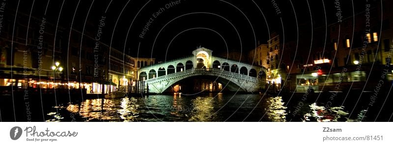 rialtobrücke Rialto-Brücke Italien Venedig Wasserfahrzeug Licht Nacht dunkel Belichtung Laterne Reflexion & Spiegelung venezia Abend water italian
