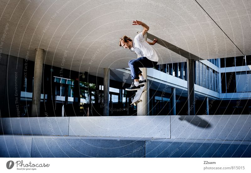 OLLIE Stil Sport Funsport Skateboarding maskulin Junger Mann Jugendliche 18-30 Jahre Erwachsene Stadt Platz Bauwerk Gebäude Architektur Treppe Bewegung springen