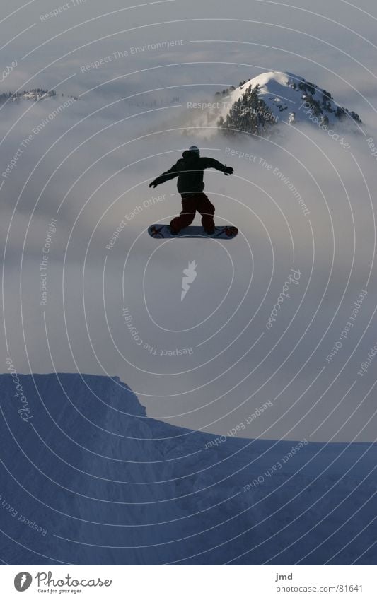 Shifty ins Niemandsland Nebel springen Skigebiet Snowboard fahren Snowboarding Trick Stil Hoch-Ybrig Nebelmeer Freestyle Wintersport Freizeit & Hobby Schnee