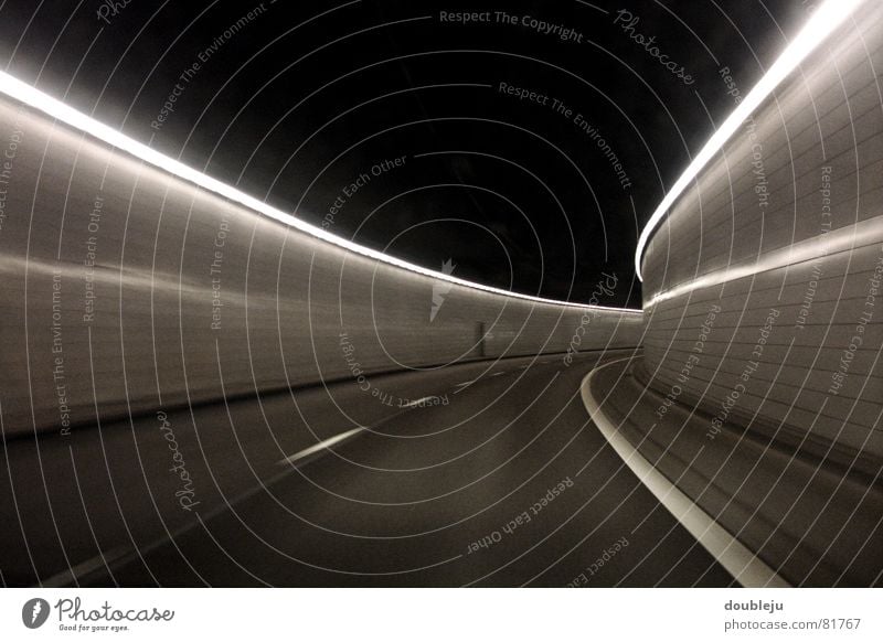 tunnelblick Leuchtstoffröhre Licht Fahrbahn Streifen grau Wand dunkel Geschwindigkeit Verkehr Tunnel Reflexion & Spiegelung Spuren Wagen Straßenverkehr