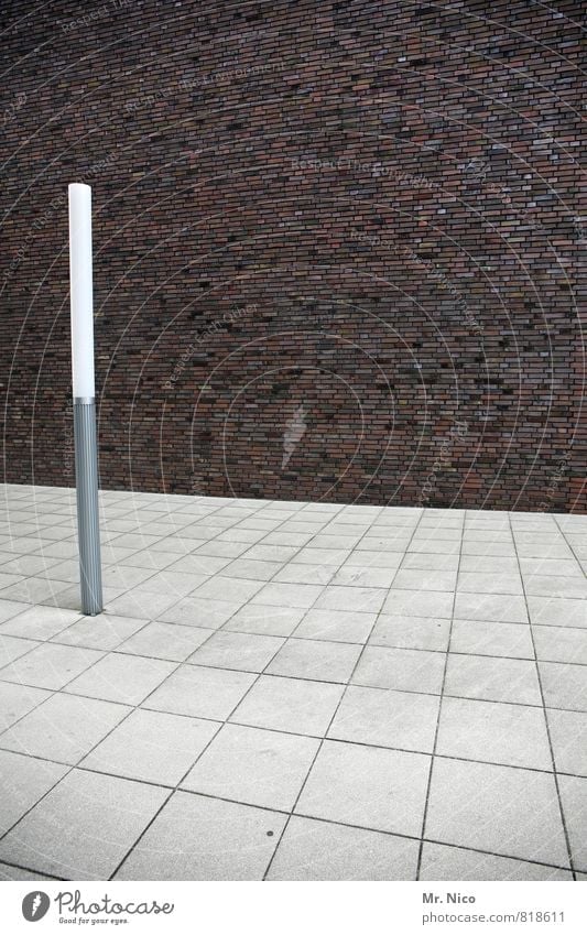 l inks Technik & Technologie Stadt Traumhaus Platz Bauwerk Gebäude Architektur Mauer Wand Fassade trist Lampe Leuchtstoffröhre Steinplatten links Beleuchtung