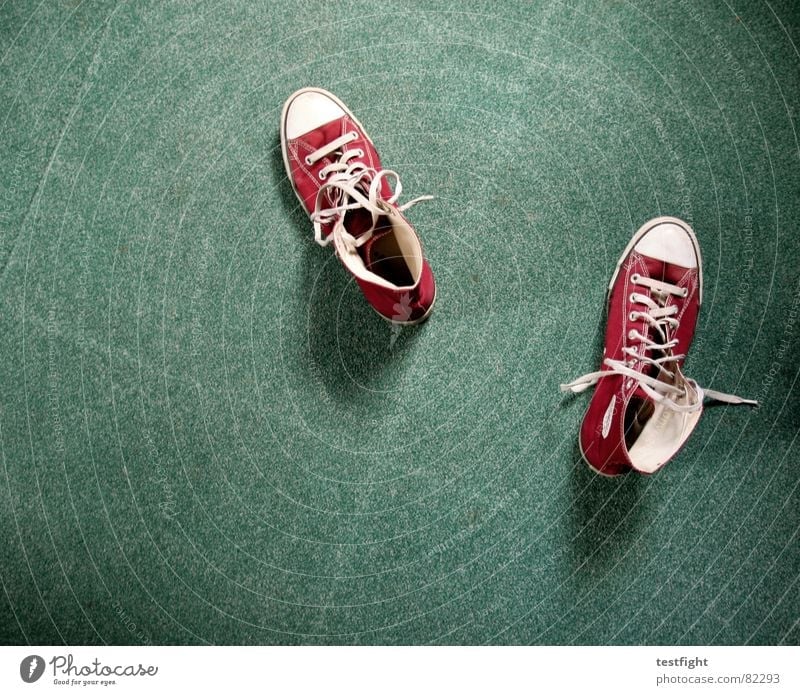 100! grün rot Teppich Streifen Schuhe Turnschuh Schuhbänder Stiefel Spielen meine chucks basektballschuhe auf dem boden der tatachen Bodenbelag Chucks