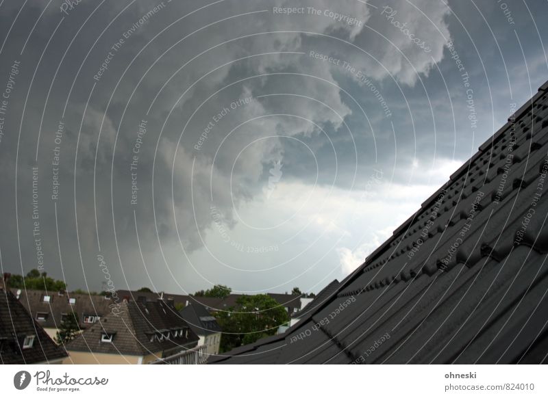 Jewitter Urelemente Luft Gewitterwolken Klima Klimawandel Wetter schlechtes Wetter Unwetter Sturm Bochum Stadt Haus Einfamilienhaus gigantisch gruselig grau